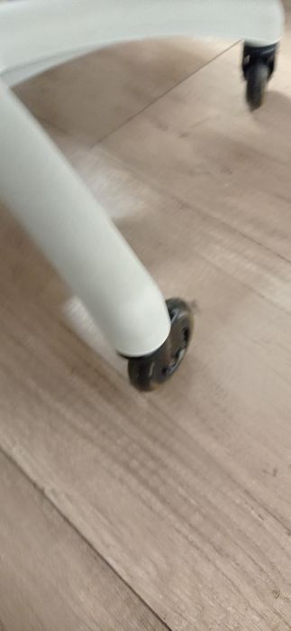 Szare krzesło obrotowe dla dzieci
