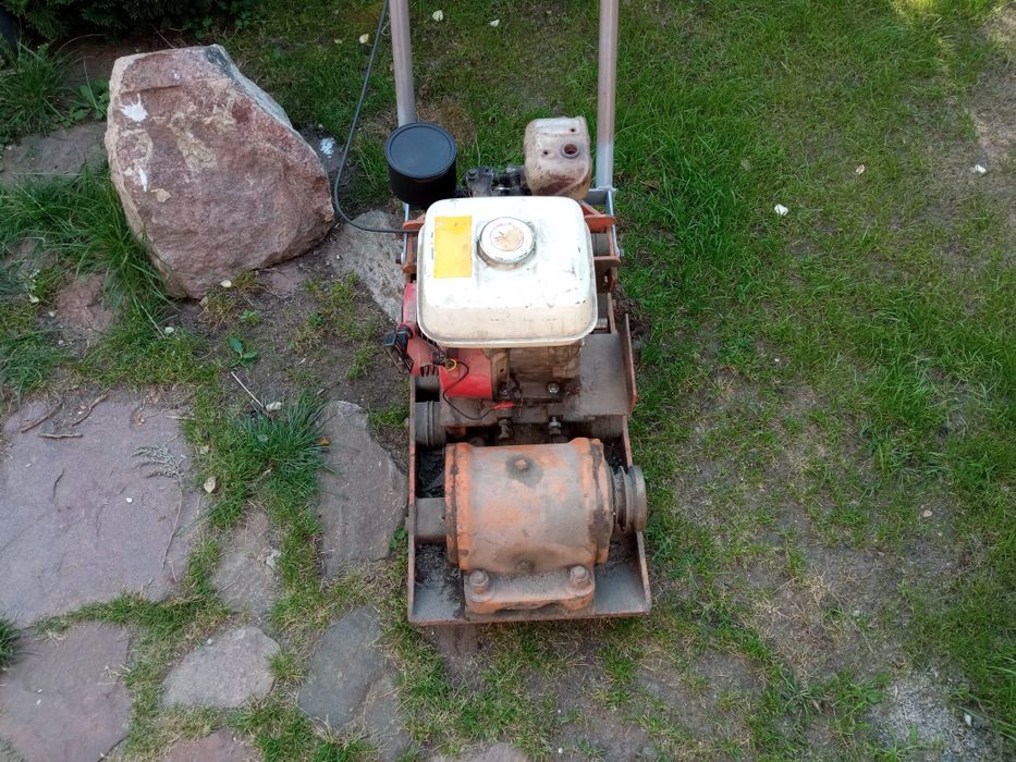 Wibrator do betonu, kostki. Zageszczarka