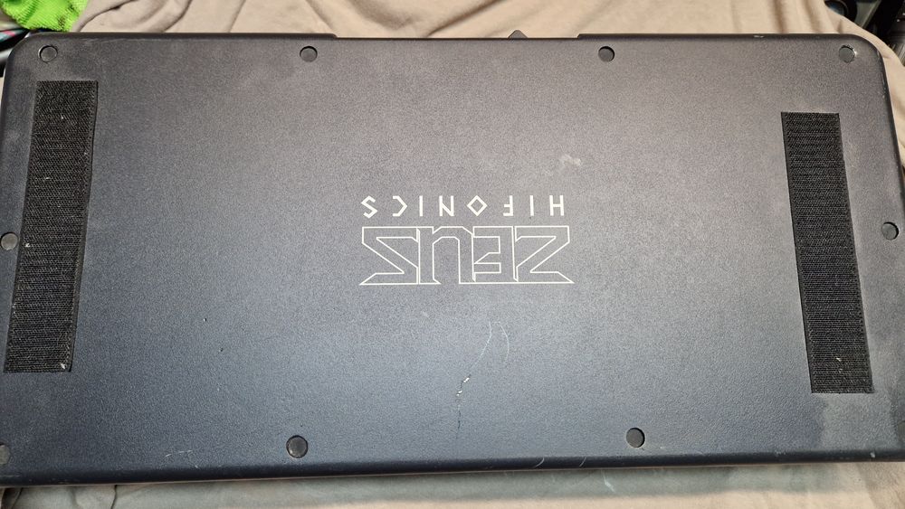 Hifonics Zeus ZRX220A subwoofer aktywny 2x20cm