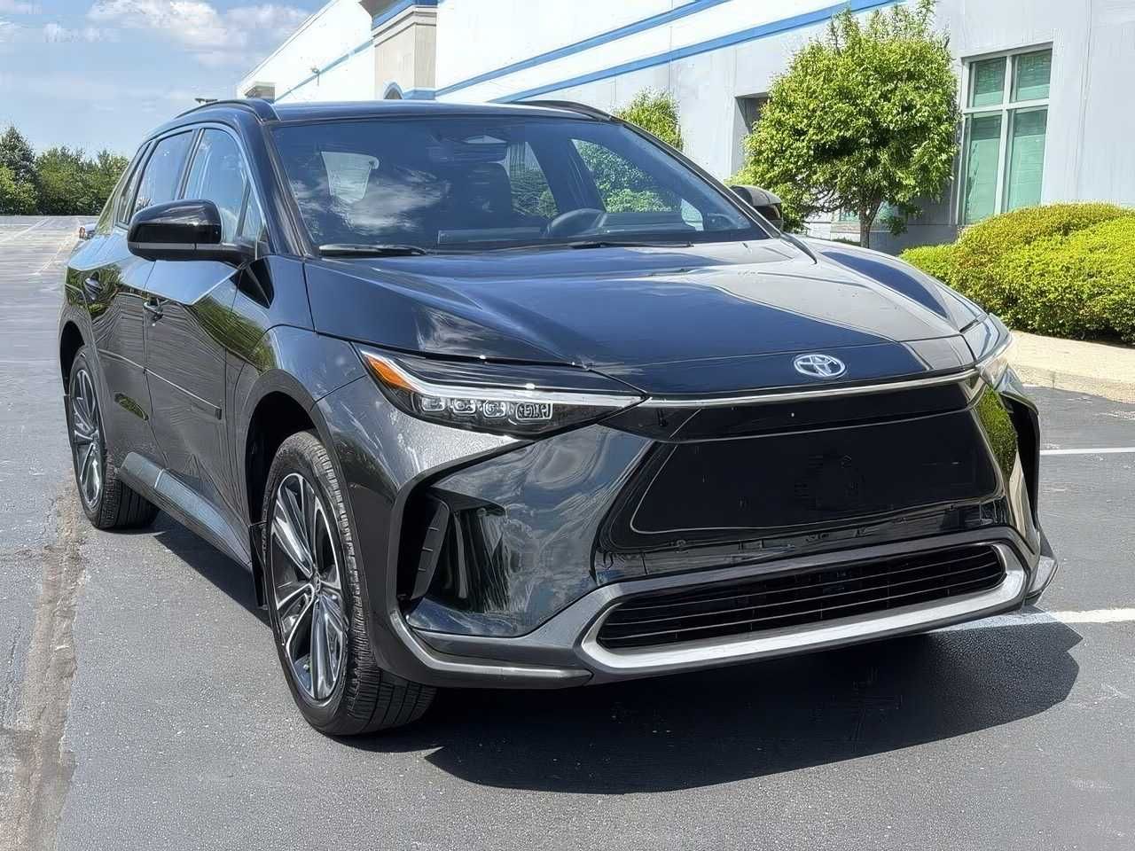 2024 Toyota bZ4X Limited