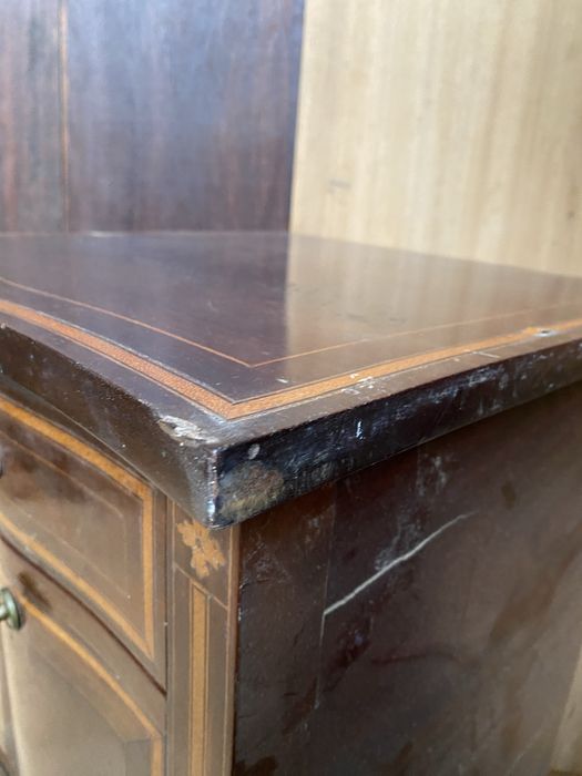 Mesa de cabeceira antiga para restauro