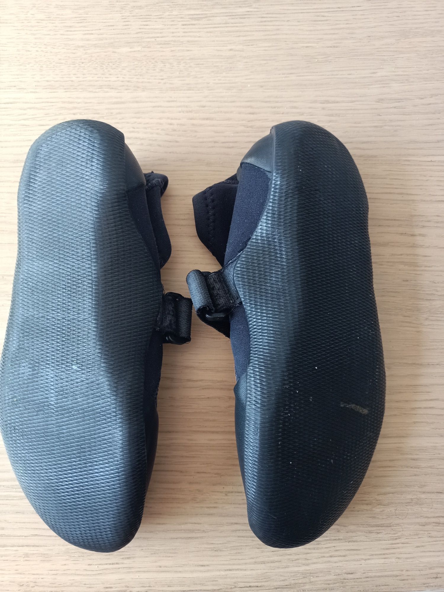 Buty neopranowe na stopę 22 cm