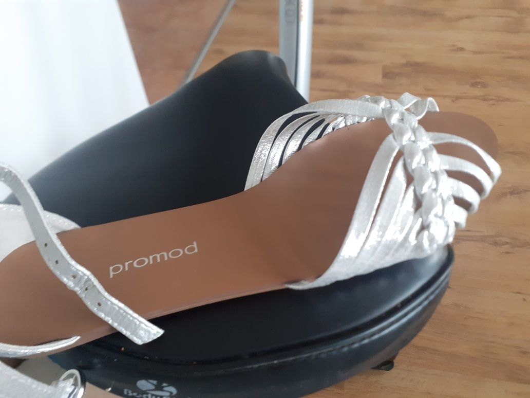 Nowe sandały Promod  srebrne