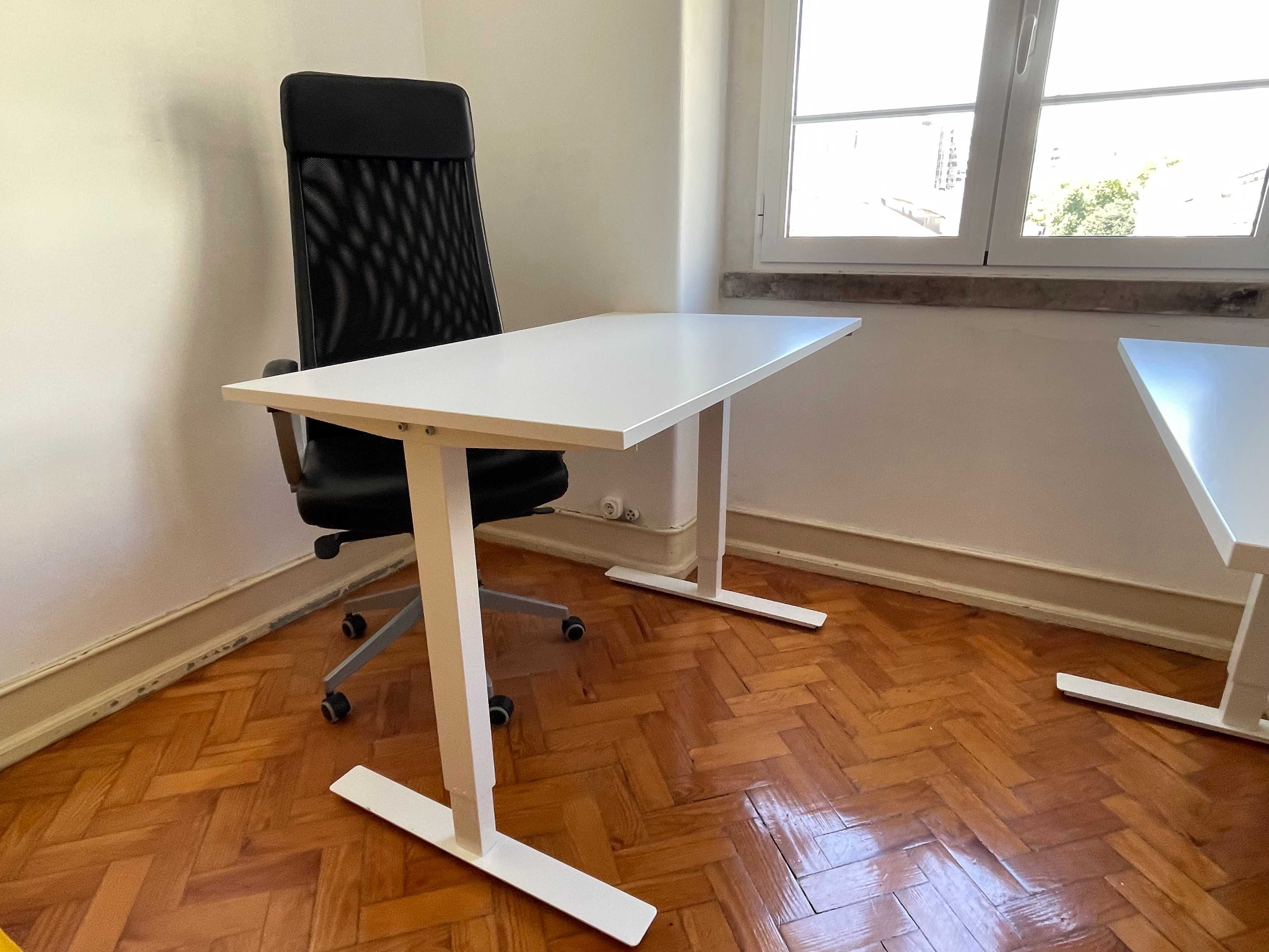 Cadeira escritorio IKEA Markus Pele Preta