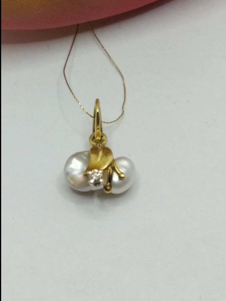 Złoty wisiorek brylant perły, złoto 585