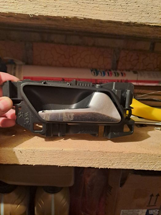 Peugeot 308sw t9 дифлектор середній лівий і ручка  передня права