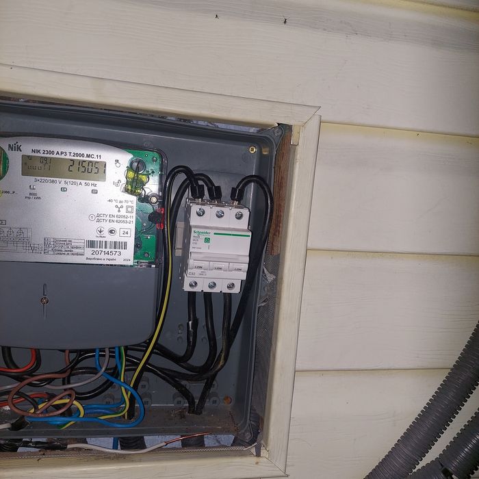 Надаю послуги по збиранню електричних щитів під замовлення.