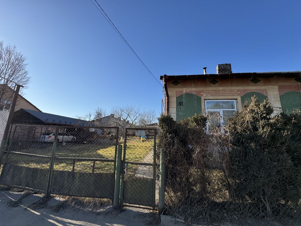 Будинок з ділянкою в центрі Роші