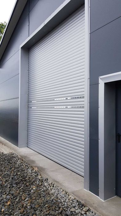 Brama rolowana PA 77 w kolorze srebrnym