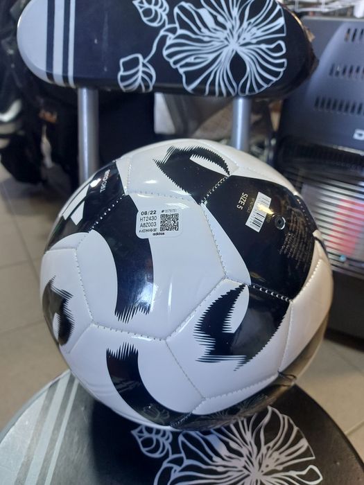 Футбольний м'яч Adidas Tiro Club Football №5 HT2430 .