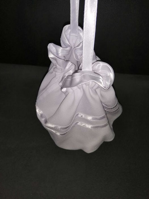 Sprzedam sukienkę do Komuni Świętej