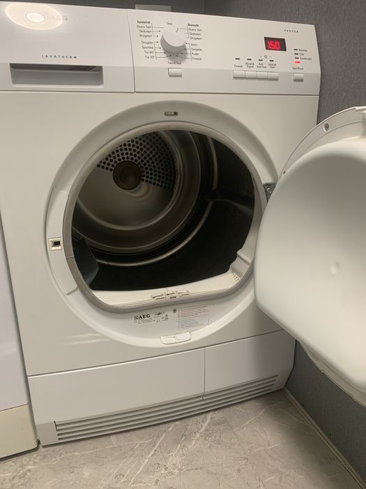 Сушильна машина AEG