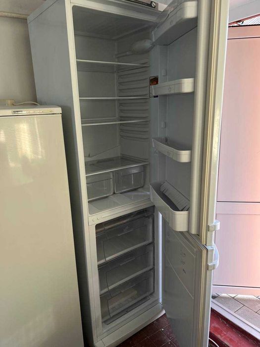 Холодильник Indesit, чудовий стан