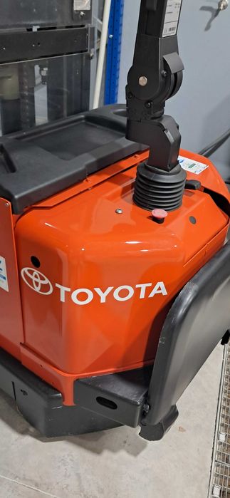 Stacker Empilhador Toyota com Plataforma