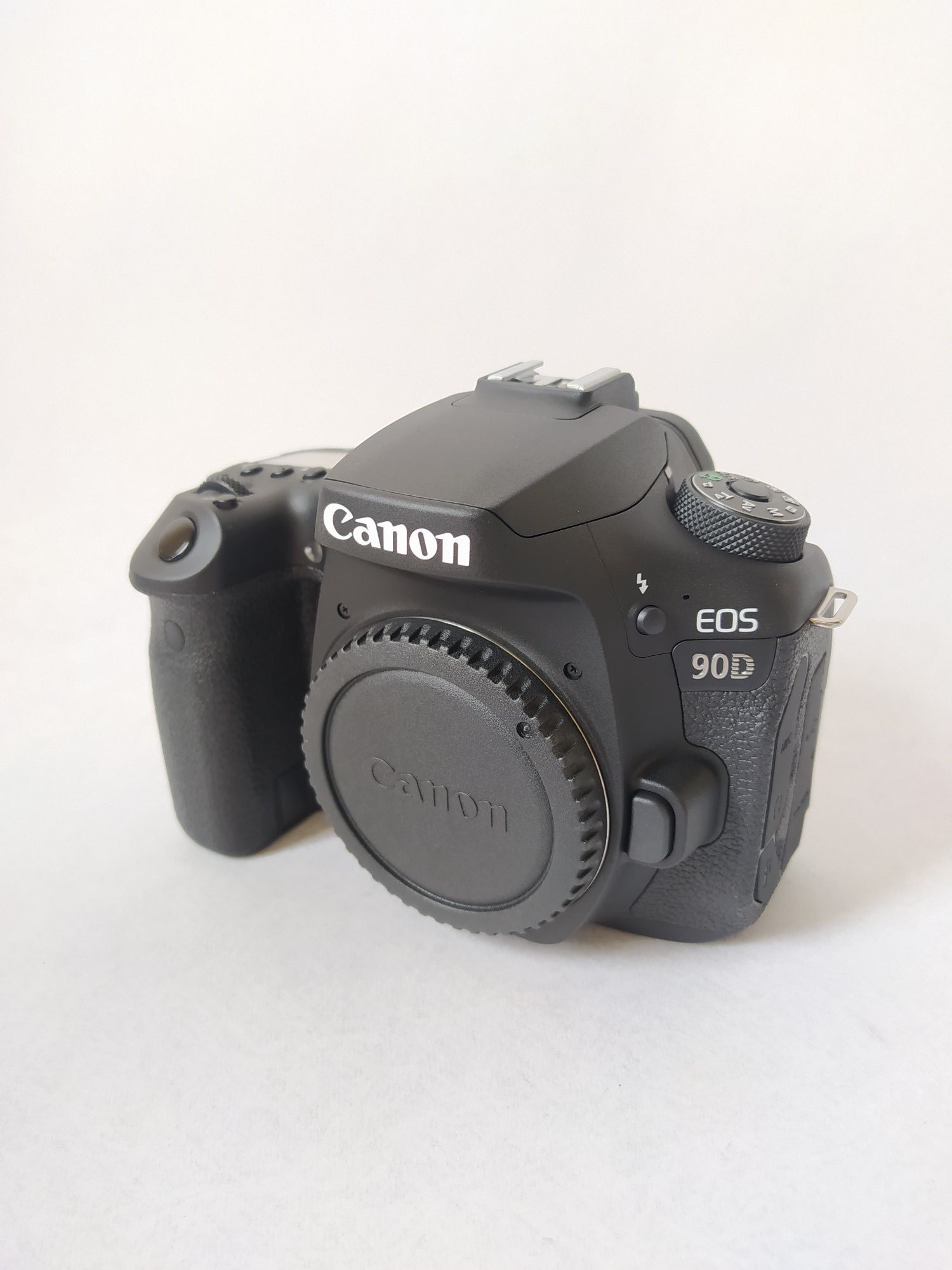 Фотоапарат Canon EOS 90D body