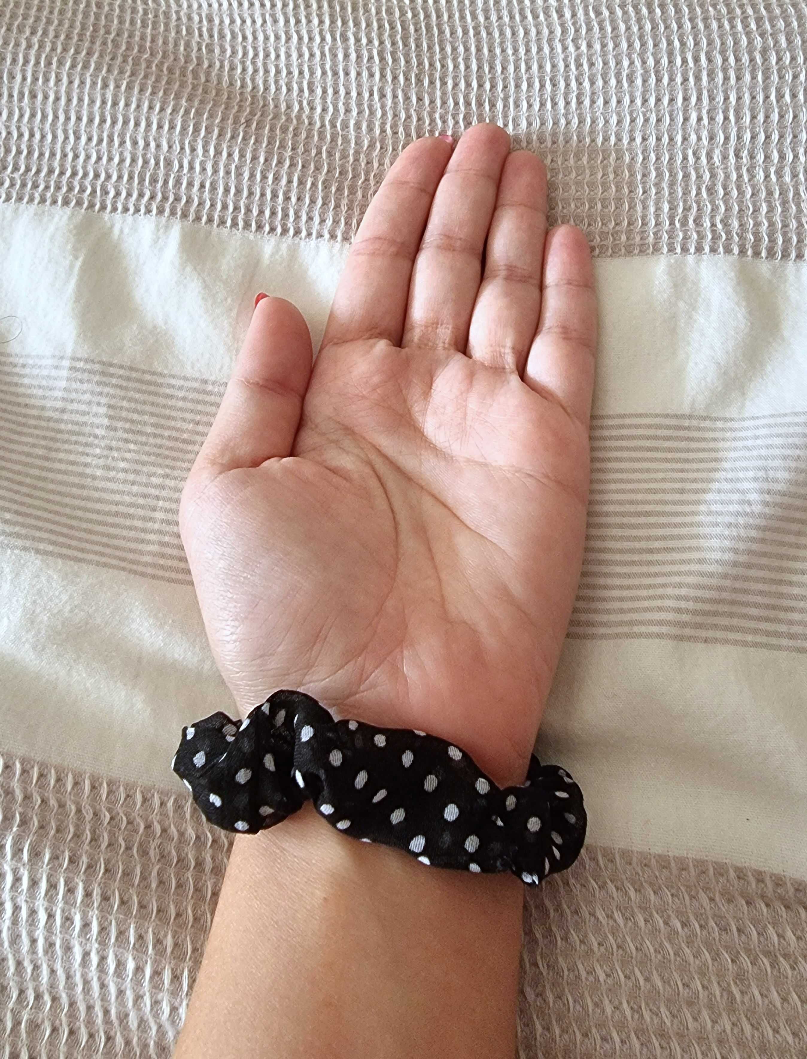 Conjunto de três pulseiras/ elásticos