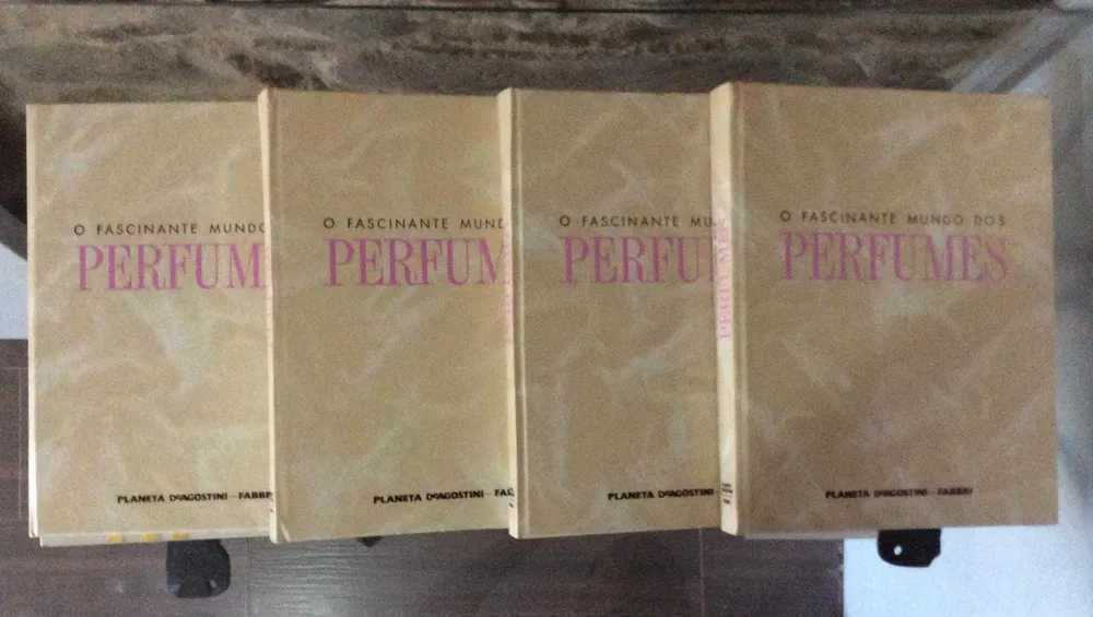 miniaturas perfumes  e expositores e fasciculos