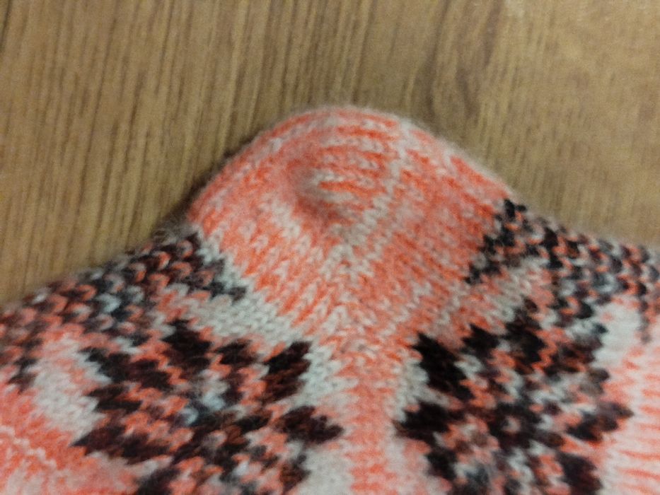 Nowe biało różowe skarpetki dziecięce wełniane robione na drutach