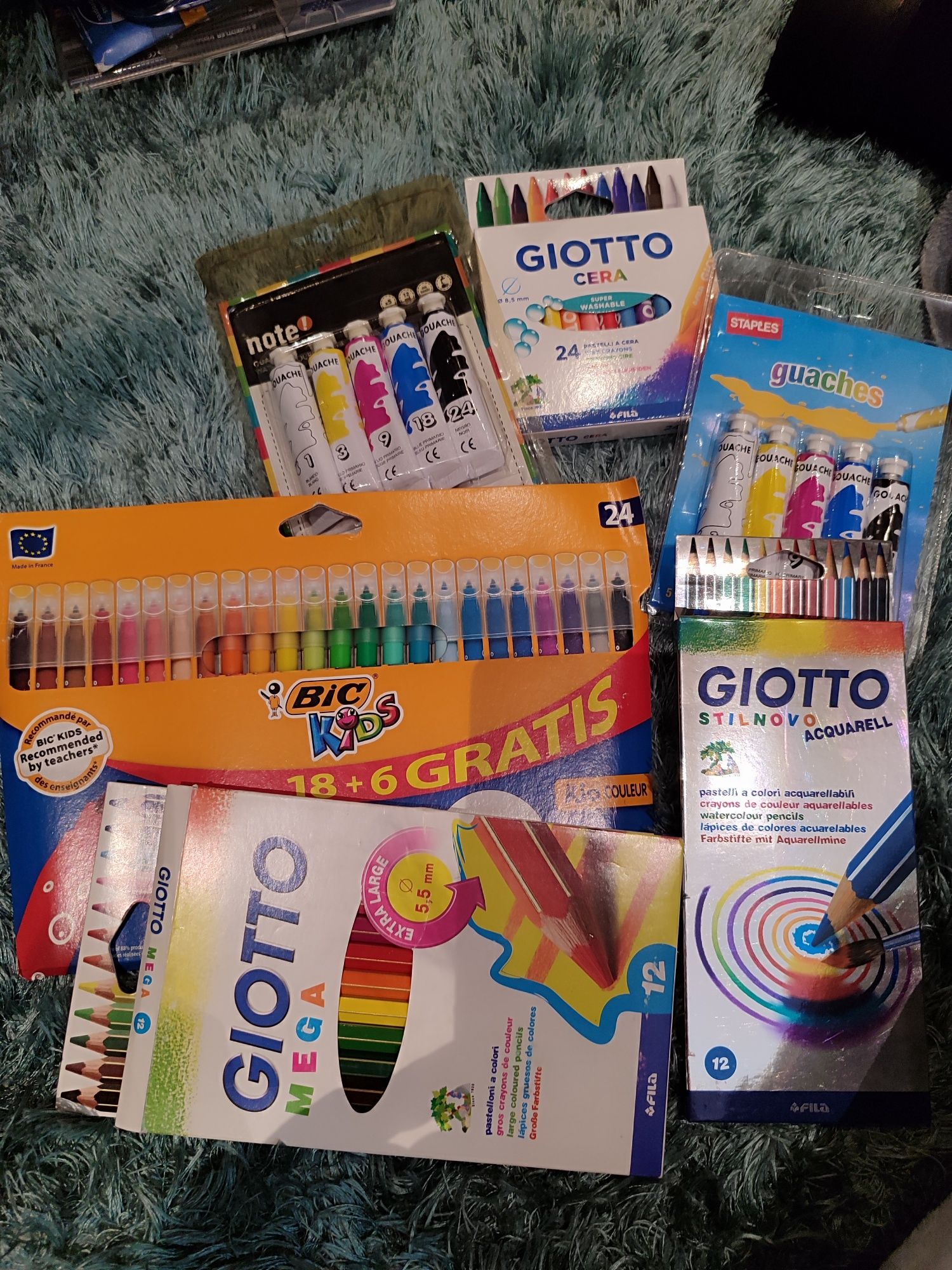Marcadores/ material escolar novo