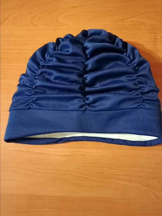 Шапочка для плавання для дорослих або підлітків.