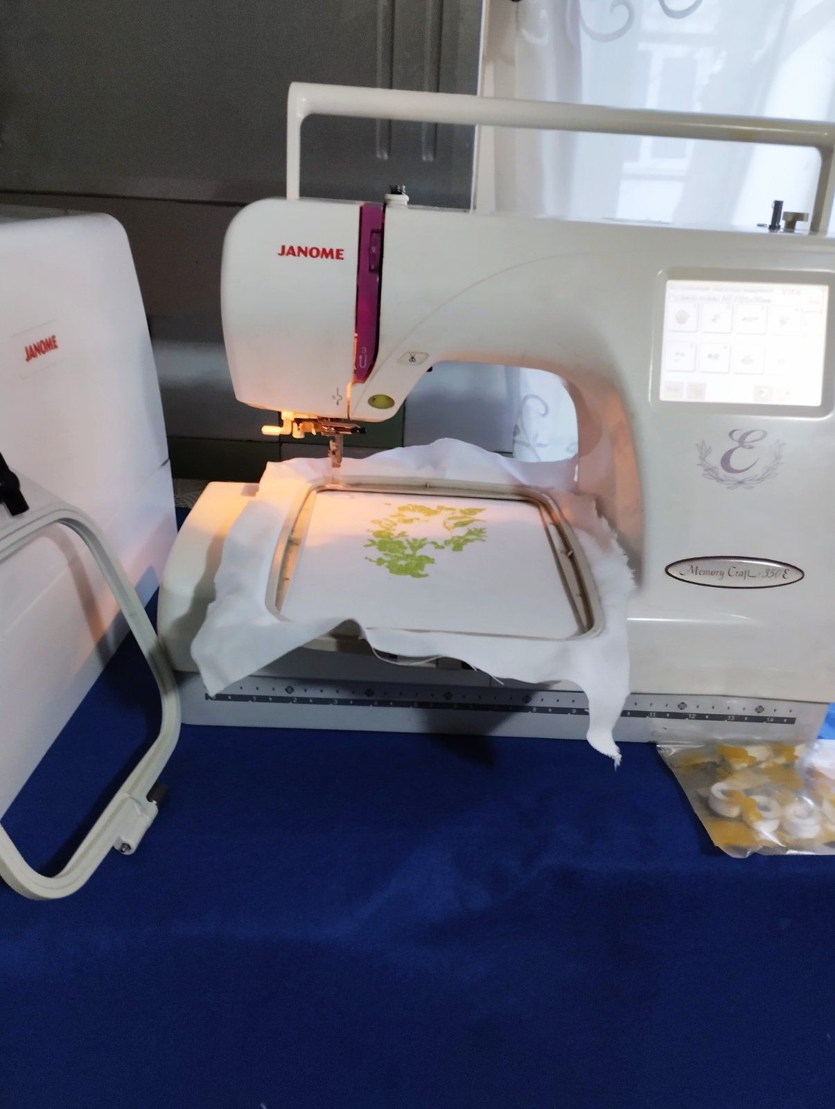 Вишивальна машина Janome 350.