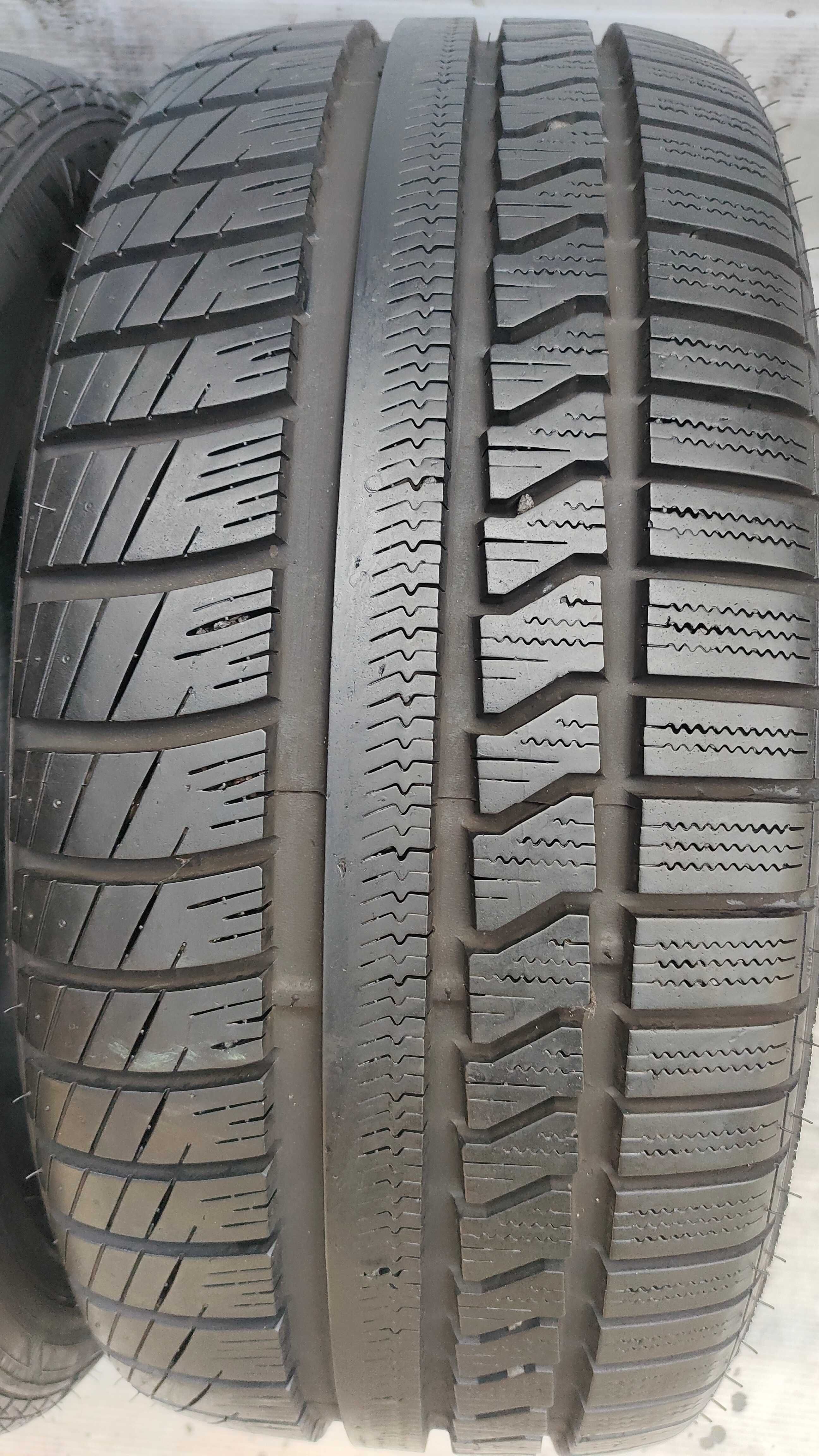 Opony Całoroczne 215/45/17 Vredestein 2szt 7,5mm