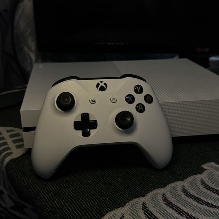 Продам X-box One S 1TB