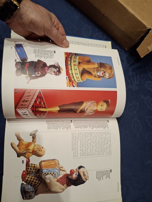 Livro brinquedos tin toys