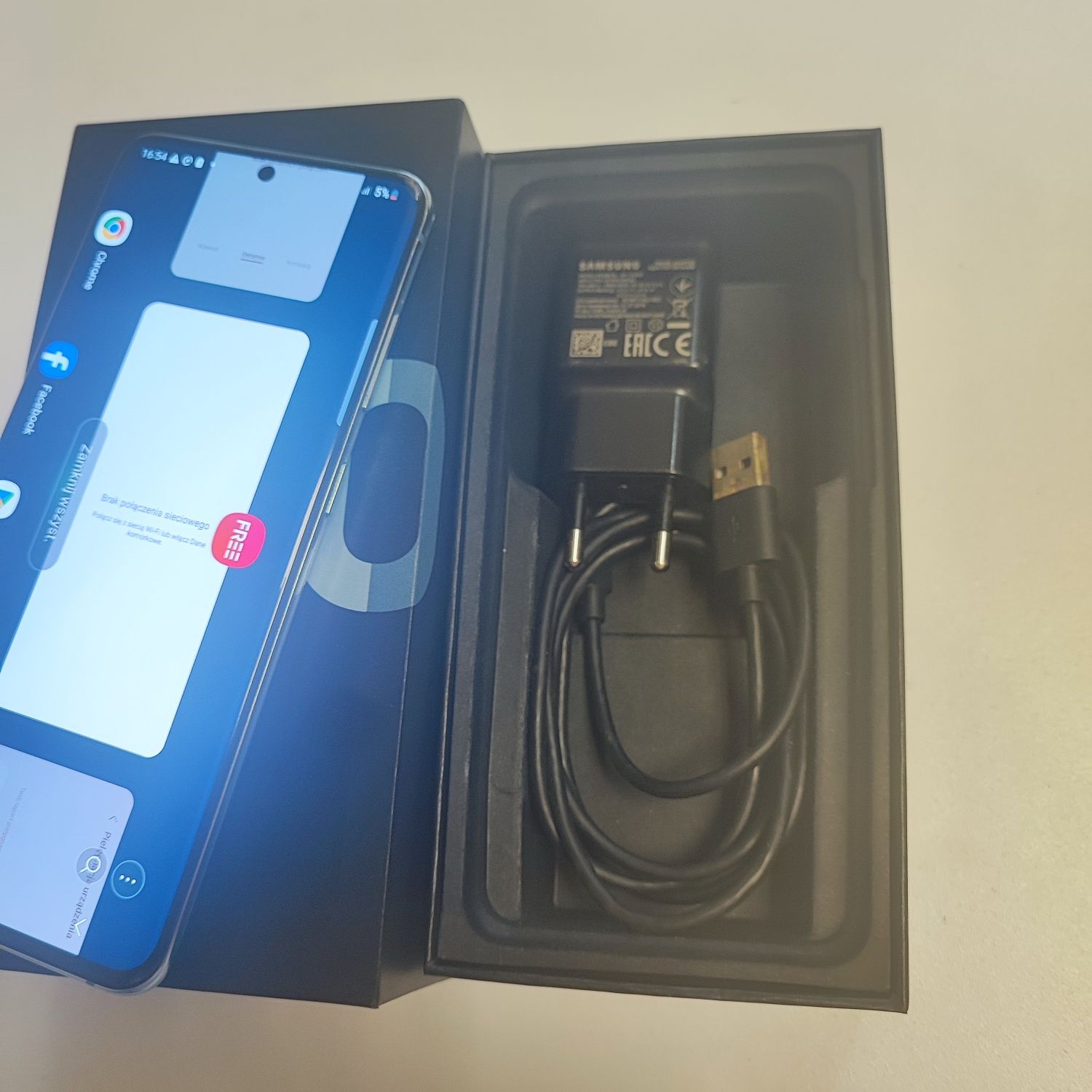 Samsung Galaxy S20,G980f,8Gb/128Gb,kompletny