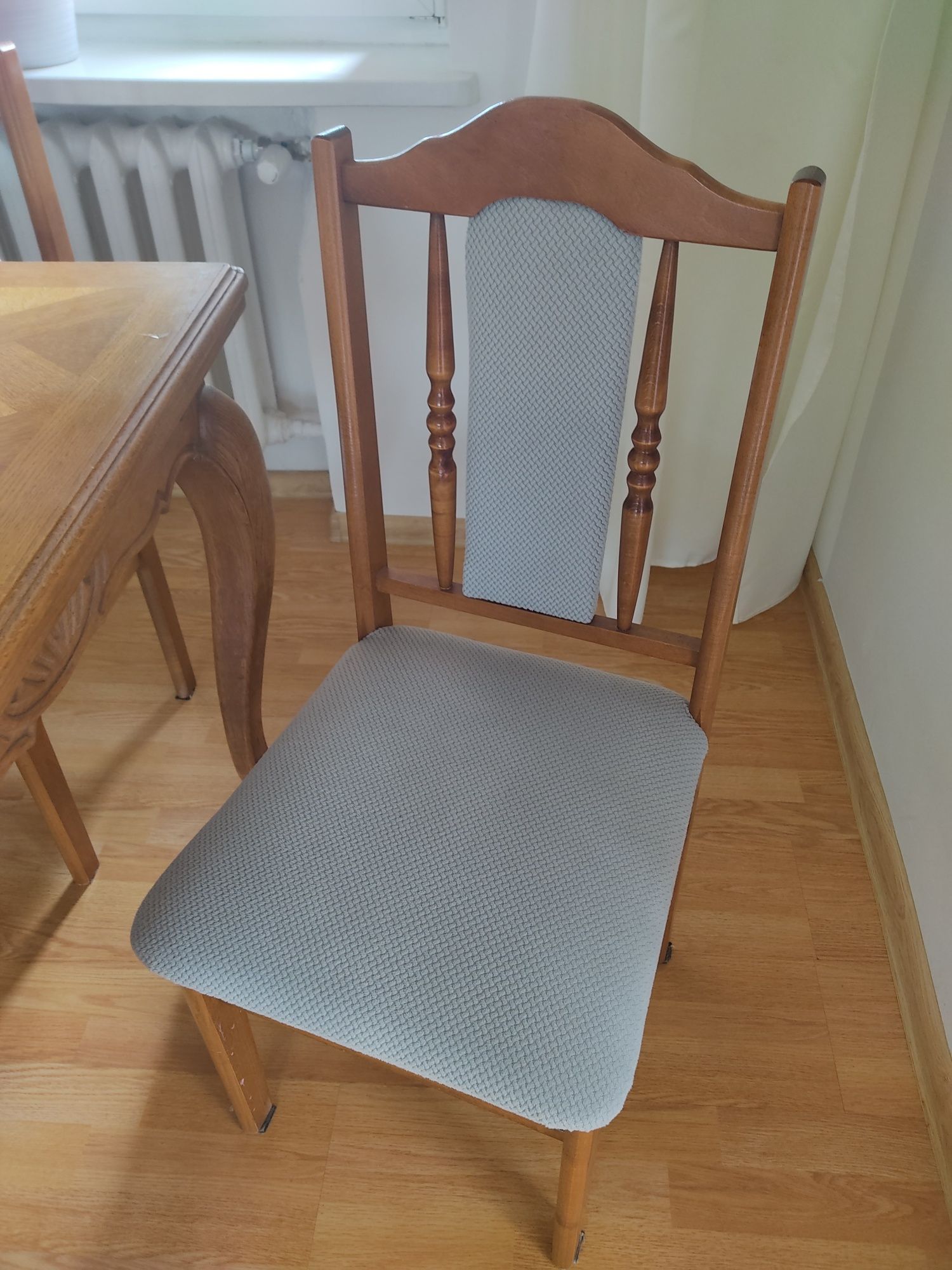 Stół rozkładany i 8 krzeseł