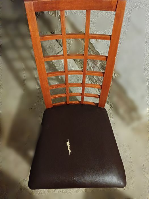 4 Krzesła drewniane