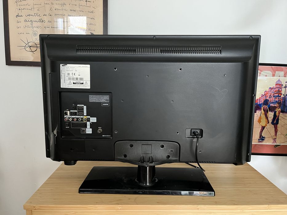 TV Samsung Smart LED 32” (Modelo UE32EH5300W)