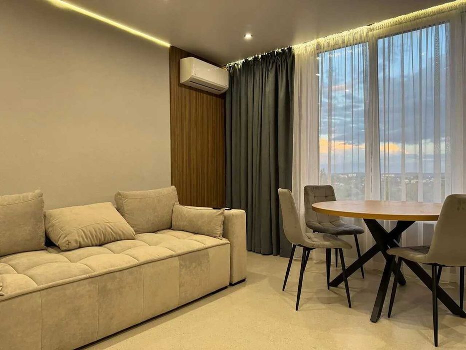 Шикарна двійка з кухнею-студією поблизу центру