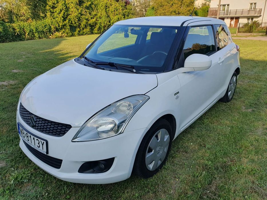 Suzuki Swift Suzuki Swift bardzo zadbany. Garażowany. Długie opłaty.
