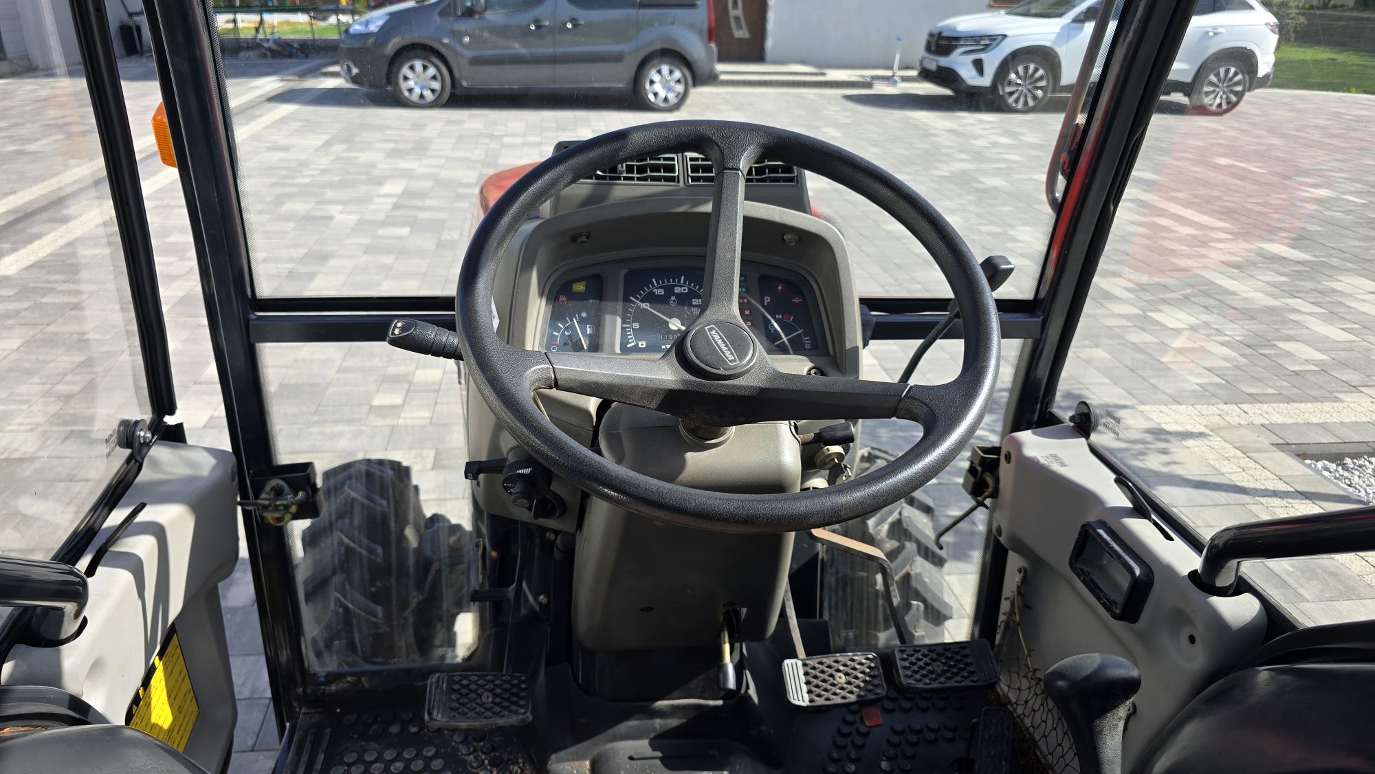 Japoński Traktorek Yanmar AF22 4x4 z kabina