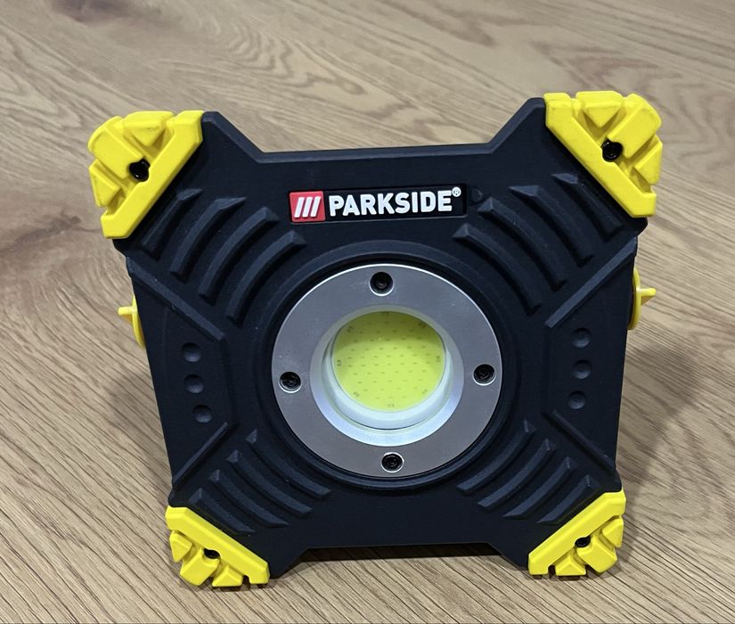 Reflektor LED 20 W do warsztatu i samochodu