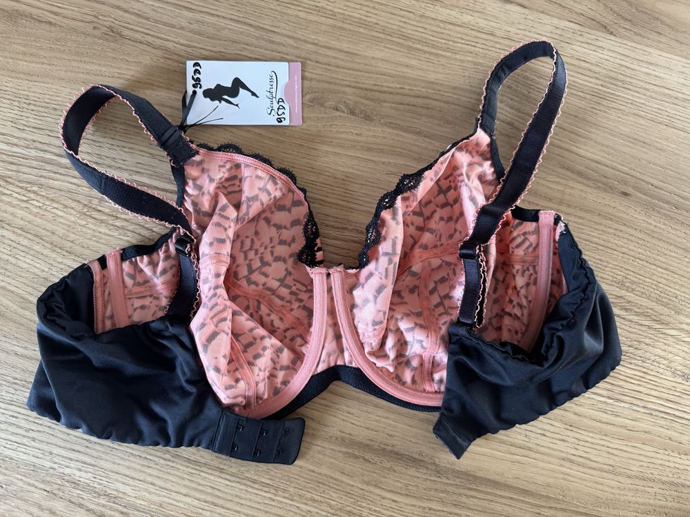Biustonosz nowy 95E brytyjskiej firmy Sculptresse by Panache