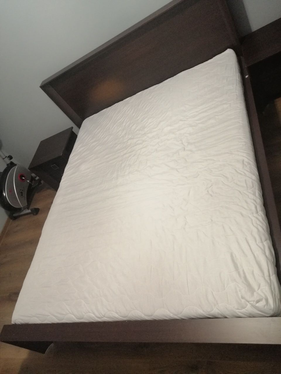 Łóżko sypialniane  plus 2 stoliki nocne