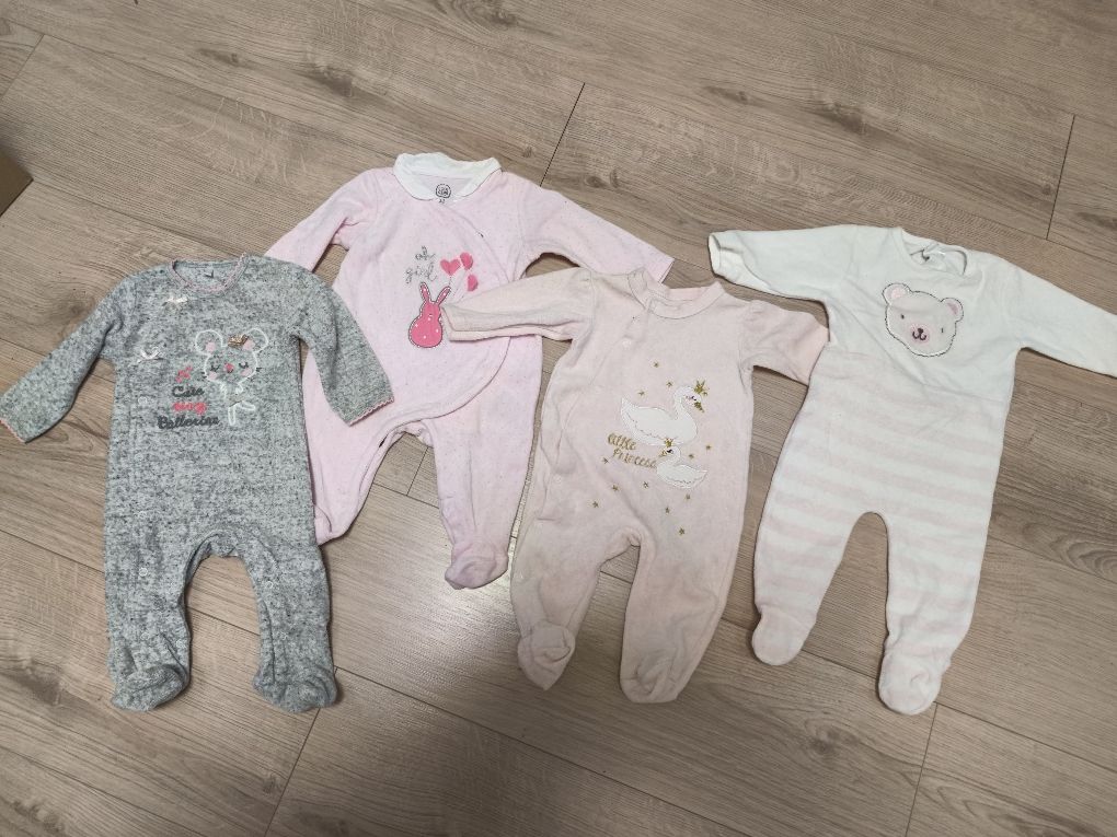 Pajace pajacyki welurowe niemowlęce dla dziewczynki Smyk, r.62.