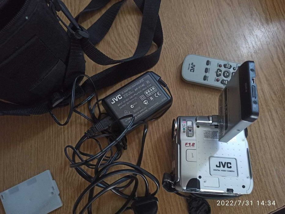Цифрова відеокамера JVC GR-DX27E