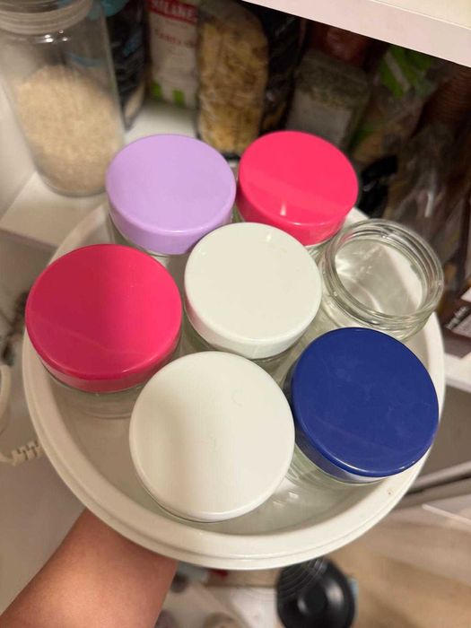 Iogurteira com copos