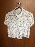 Camisa branca com borboletas