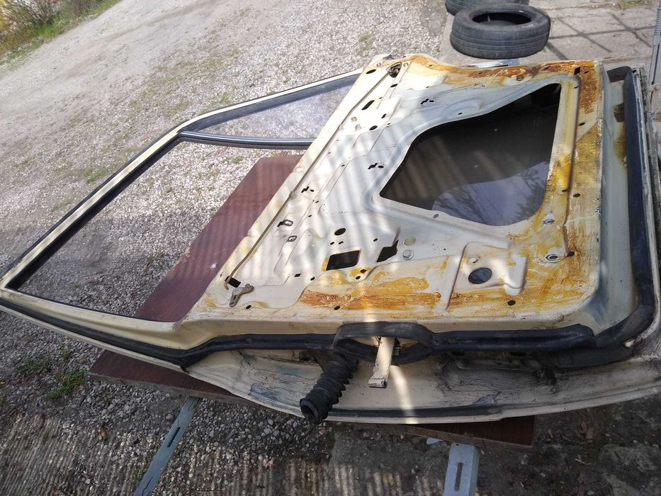 Mercedes-Benz W 123 drzwi prawa strona tył
