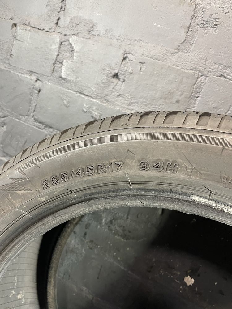 1шт 225/45 R17 Bridgestone Blizzak LM005