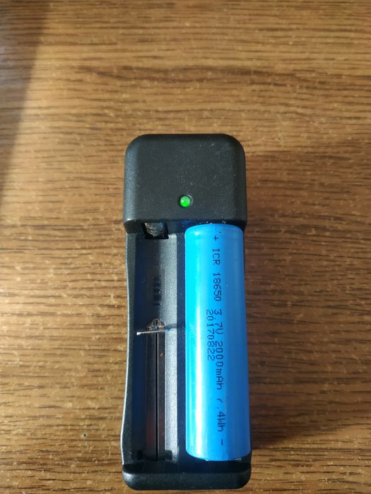 Зарядка для аккумуляторов,батареек,18650 и других