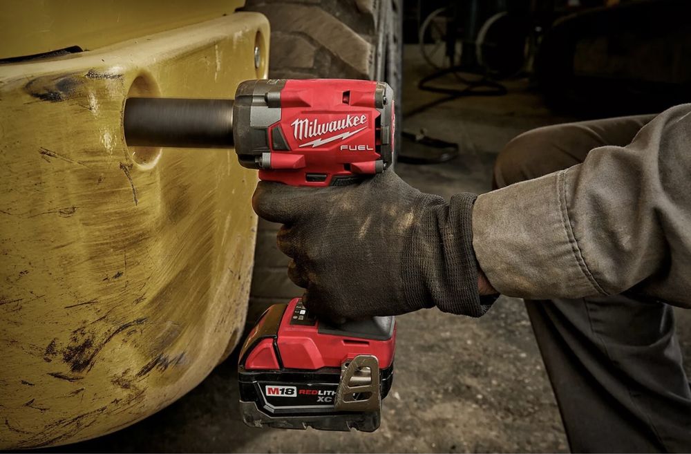 Компактный импульсный гайковерт  3/8" Milwaukee M18 FUEL™ 2854-20