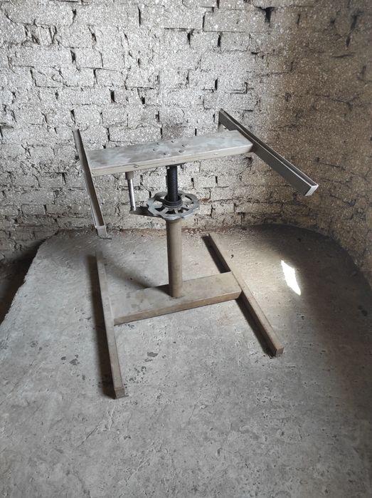 Стол подъемный с  регулировкой высоты