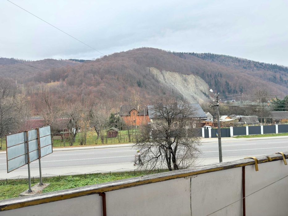 Продається квартира 3 кім., житловий стан, 66 м.кв., м.Яремче