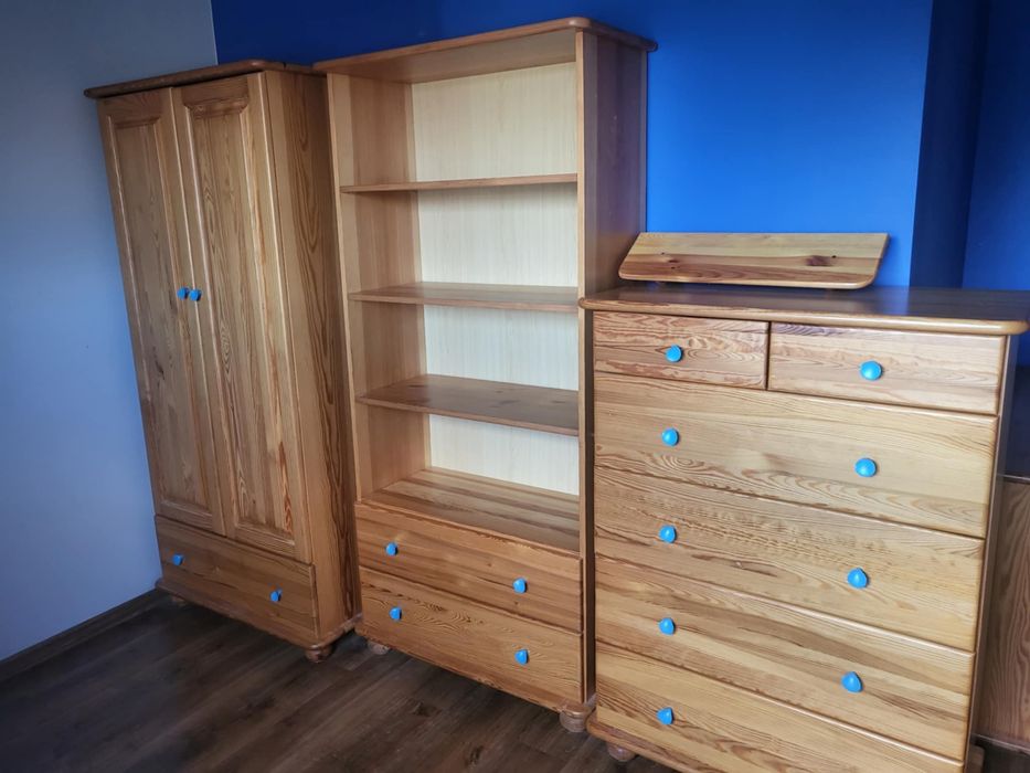 Sprzedam komplet mebli drewnianych