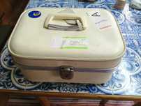 Necessaire  = malinha de viagem